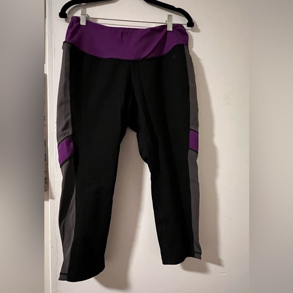 Torrid Active Black Grey and Purple Capri Leggings CC